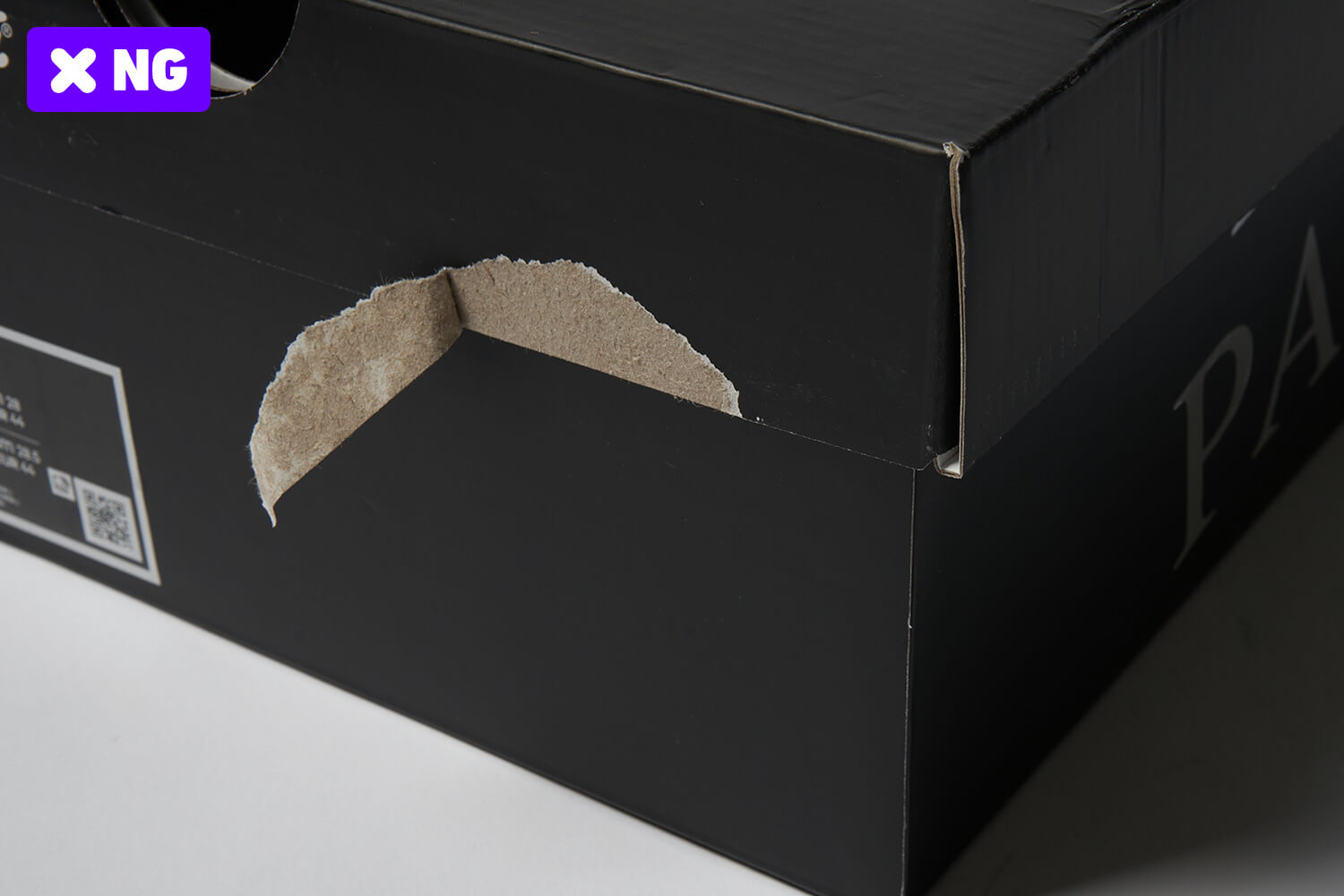 ボックスの表面が大きく剥がれている