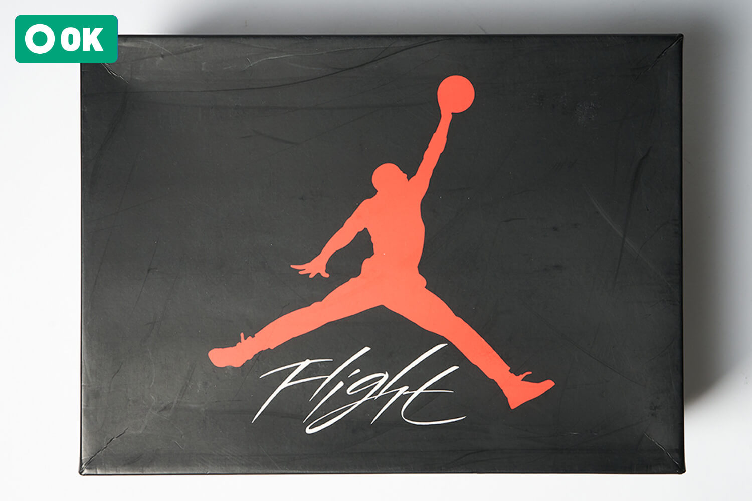 ボックス面に薄い擦り傷がある