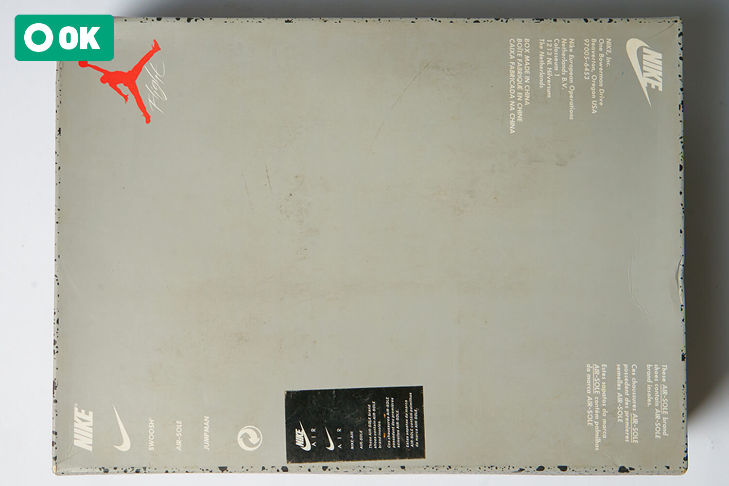 ボックスに軽微な汚れがある