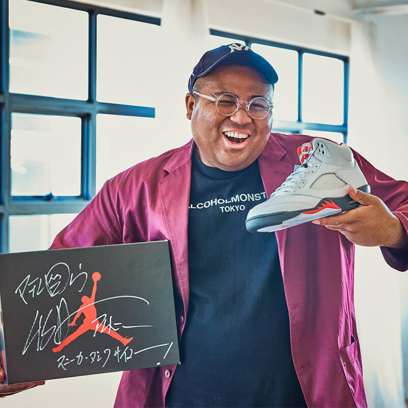 マテンロウ アントニーさん直筆サイン入りスニーカーを1名様にプレゼント！