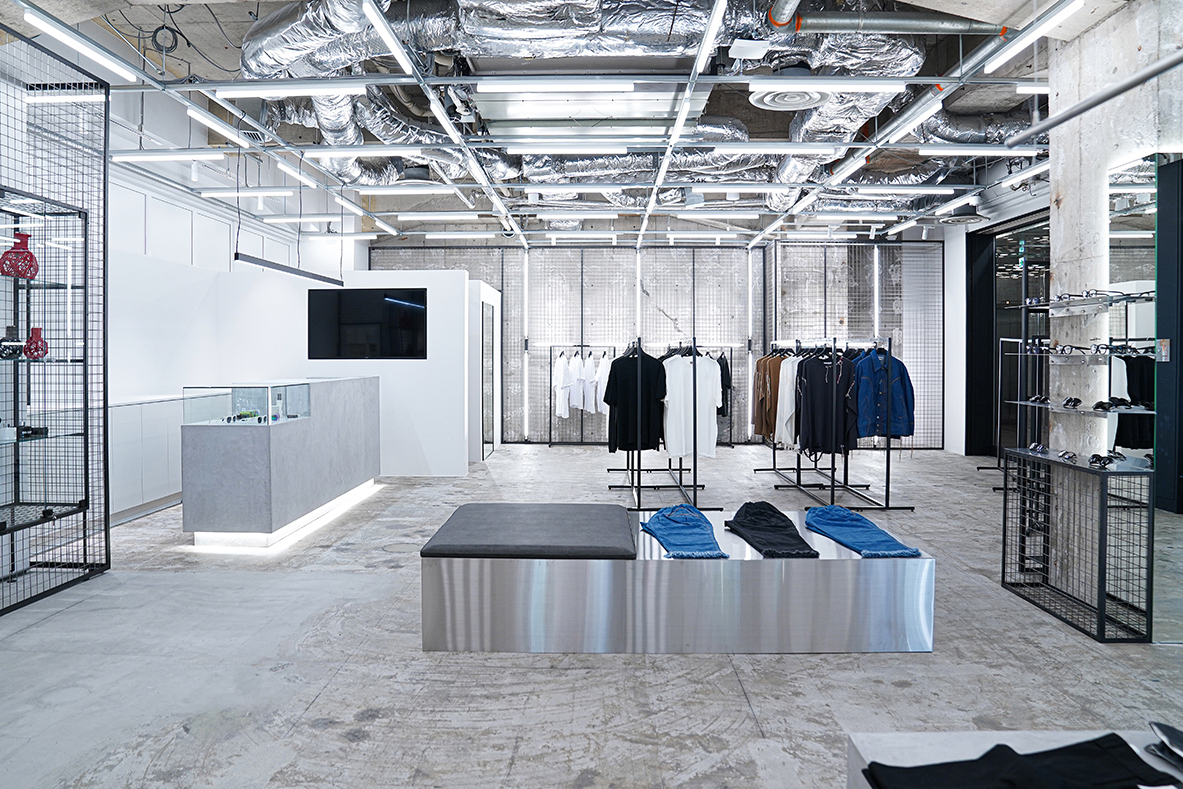 HYPE DROP新宿店 店内写真