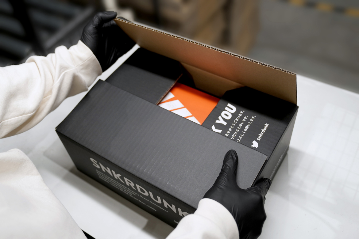 梱包・送り状貼付