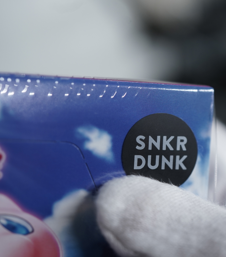 鑑定済シール(バッジ)を取り付け、お客様へお届け