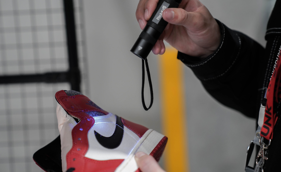 スニーカー鑑定