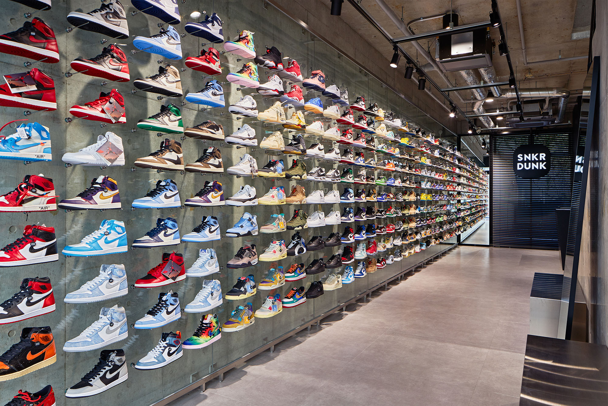 スニダン原宿店 店内写真1