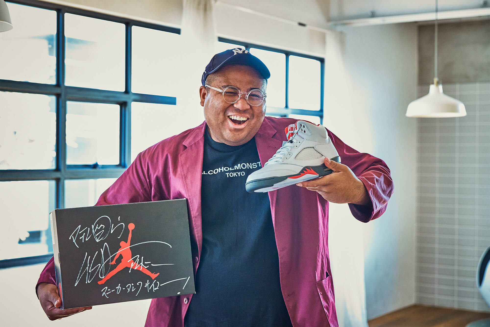 アントニーさん直筆サイン入りAIR JORDAN 5 FIRE REDを1名様にプレゼント！