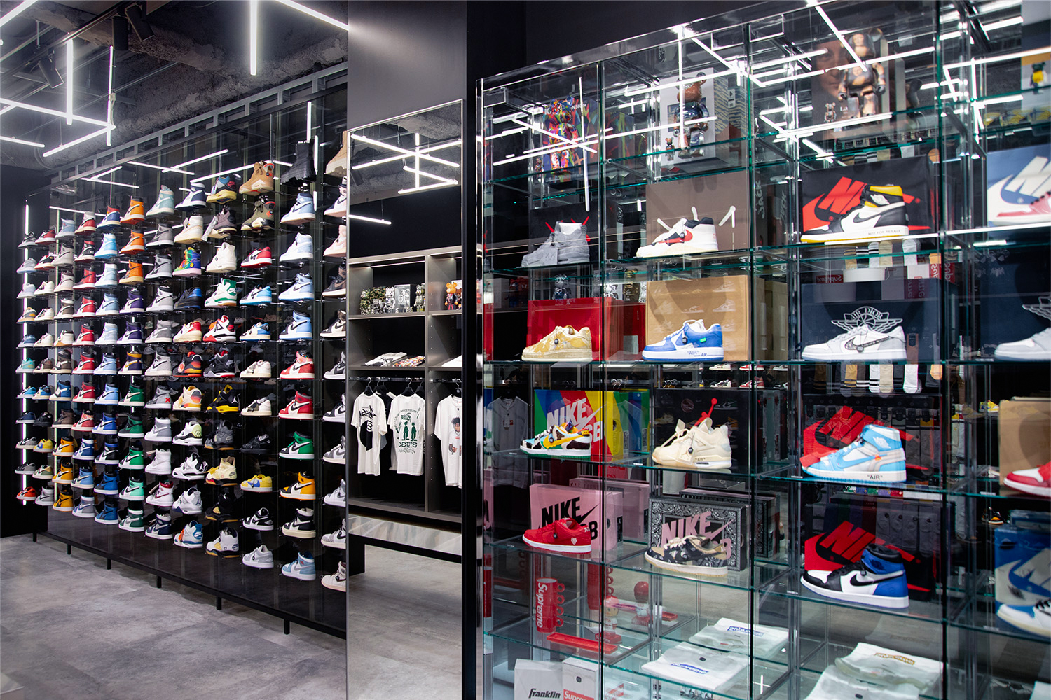 スニーカーダンクFLAGSHIP STORE 店内写真2