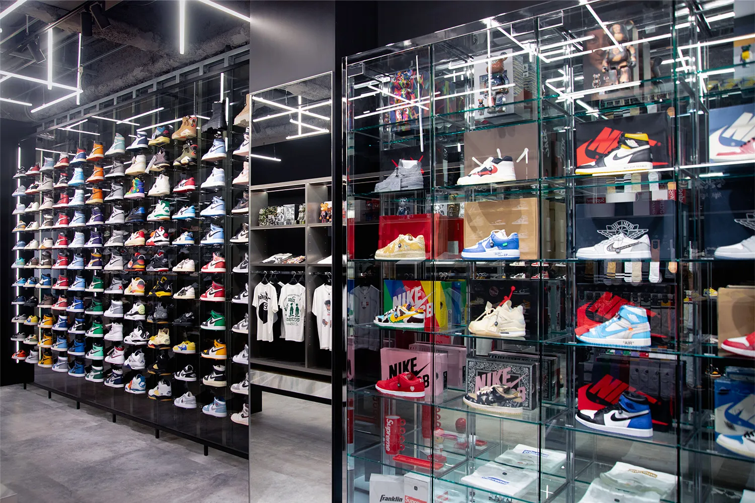 スニーカーダンクFLAGSHIP STORE 店内写真2