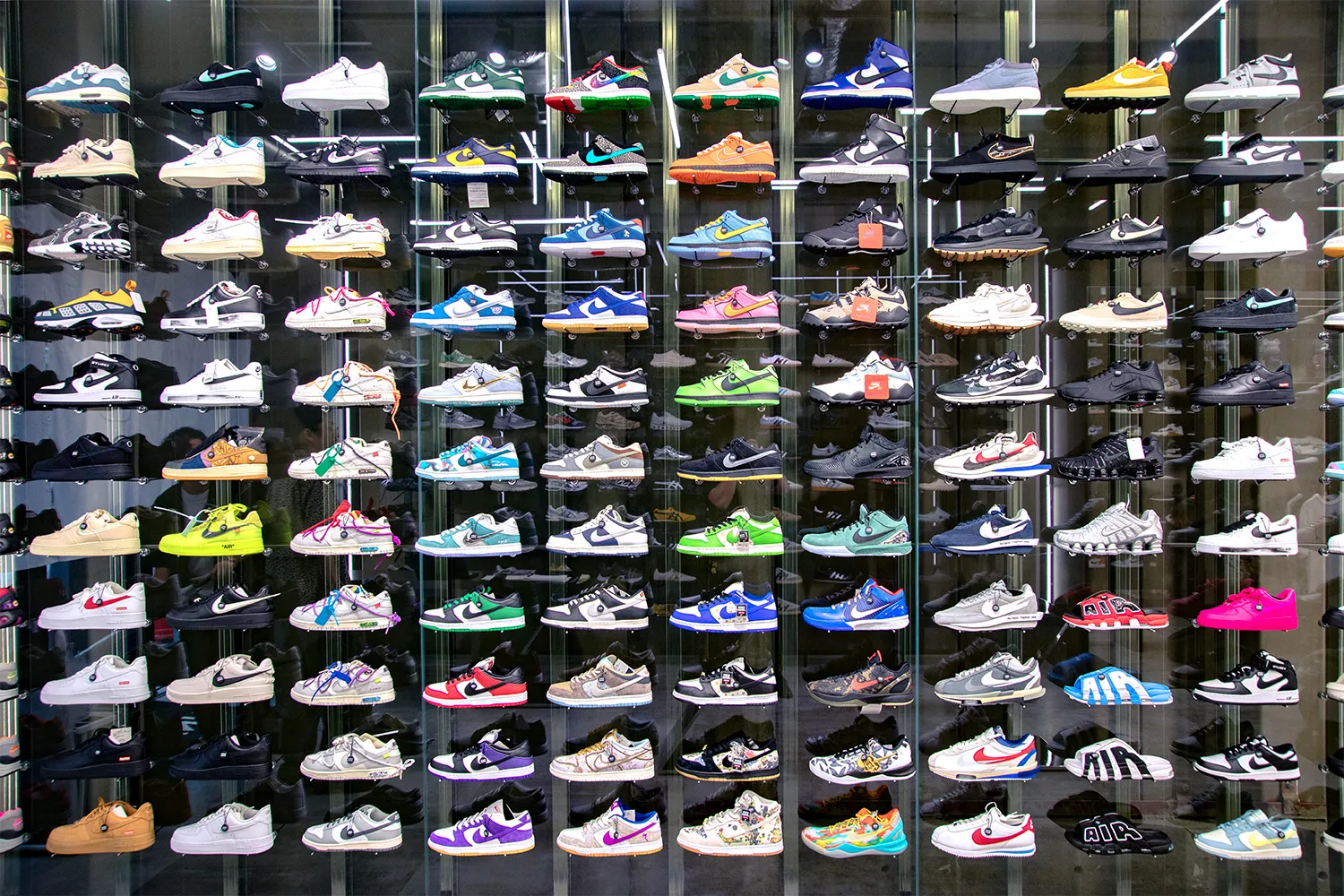 スニーカーダンクFLAGSHIP STORE 店内写真3